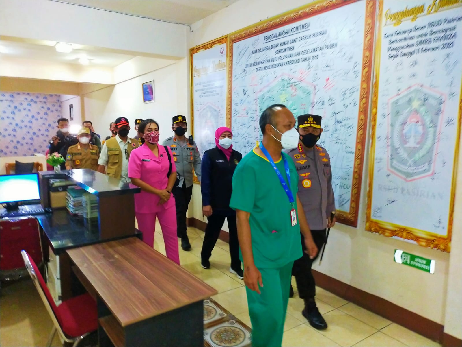 Kunjungan Kapolri dan Gubernur Jawa Timur di RSUD Pasirian Dalam Penanganan Erupsi Semeru